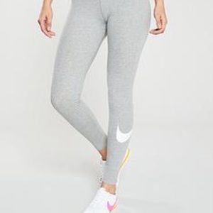 Small Nike tights